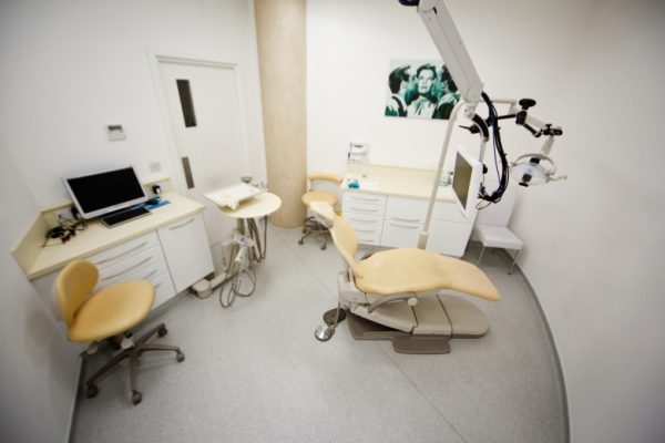 drbk cosmetic dentist clinic in reading, berkshire 03